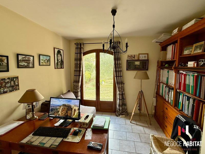 Maison - 220 m² - 8 pièces