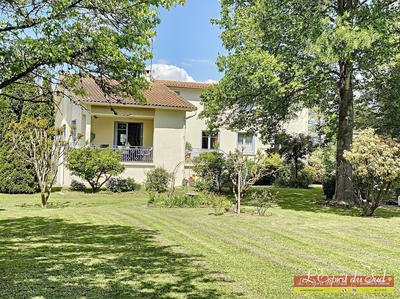 Maison - 198 m² - 11 pièces