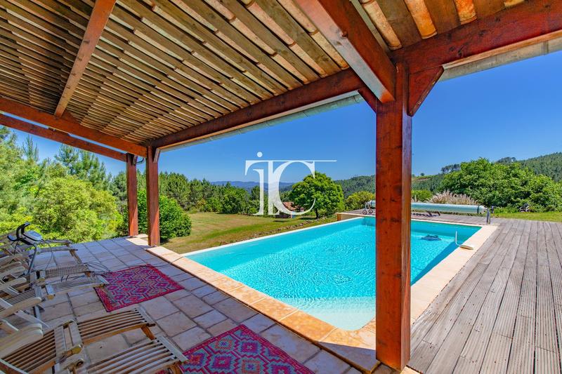 Maison - 301 m² - 8 pièces