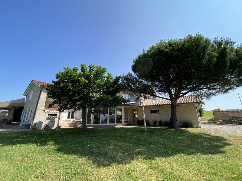 Maison traditionnelle - 285 m² - 10 pièces