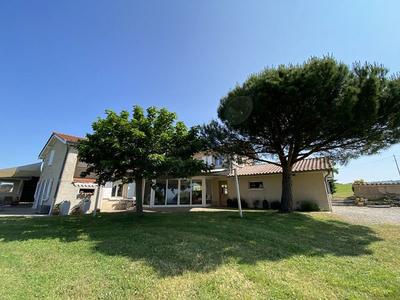 Maison traditionnelle - 285 m² - 10 pièces