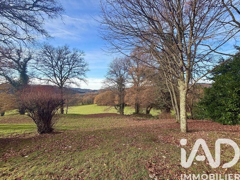 Maison - 260 m² - 9 pièces