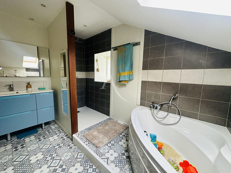 Maison - 98 m² - 5 pièces