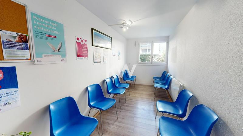 Local commercial - 180 m² - 10 pièces