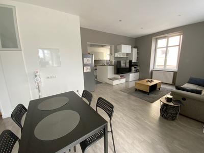 Appartement - 99 m² - 4 pièces