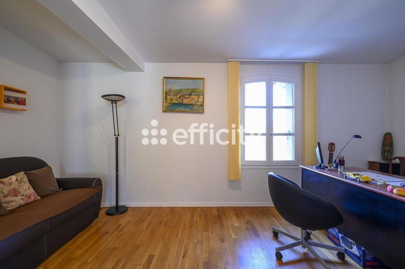 Maison - 223 m² - 9 pièces