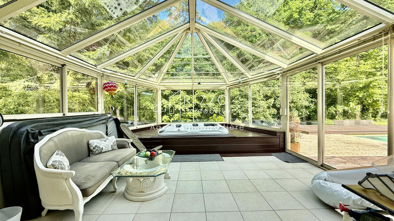 Maison - 302 m² - 8 pièces