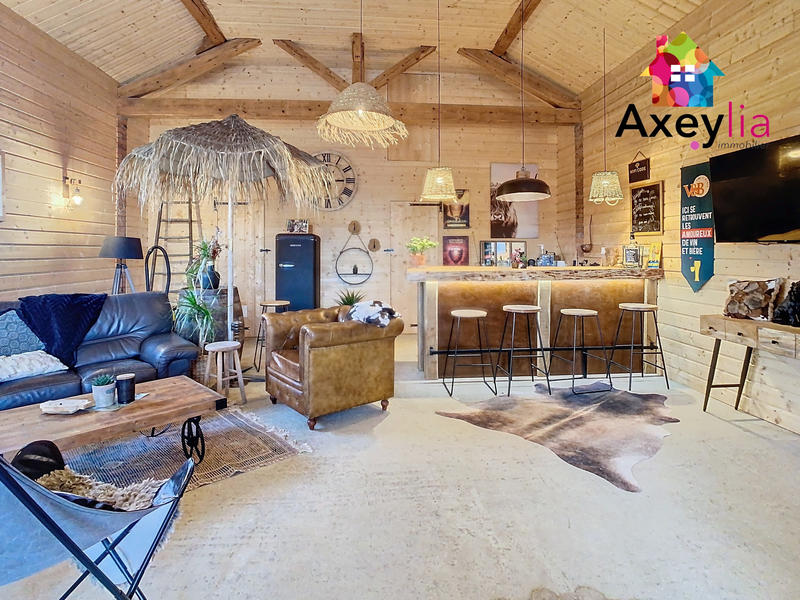 Propriété - 272 m² - 9 pièces