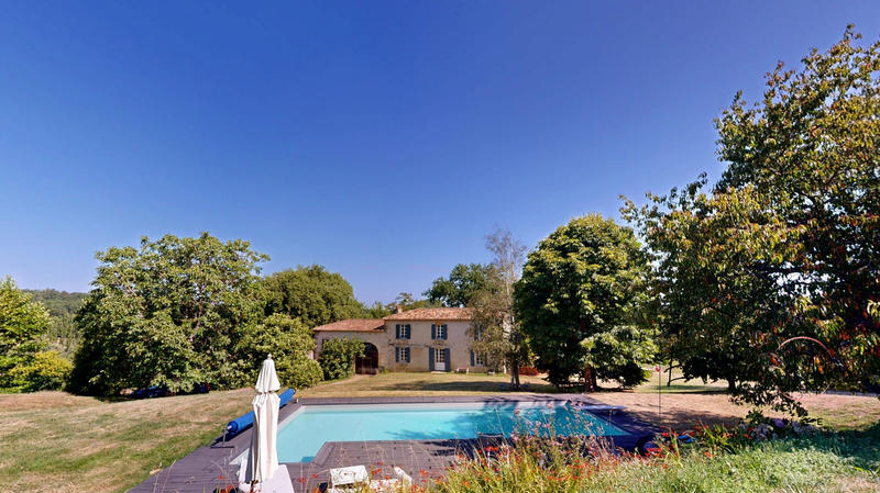 Maison ancienne - 274 m² - 14 pièces