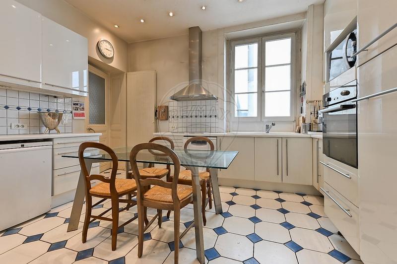 Appartement - 201 m² - 8 pièces