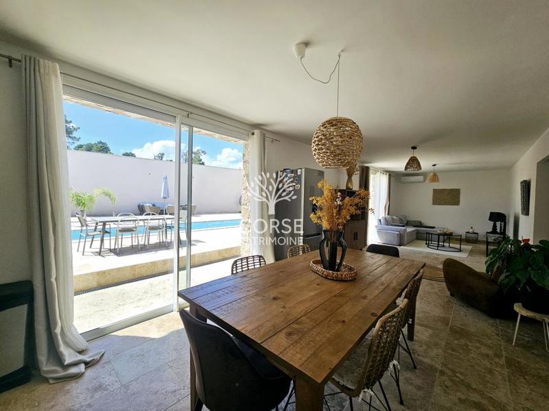 Propriété - 240 m² - 10 pièces