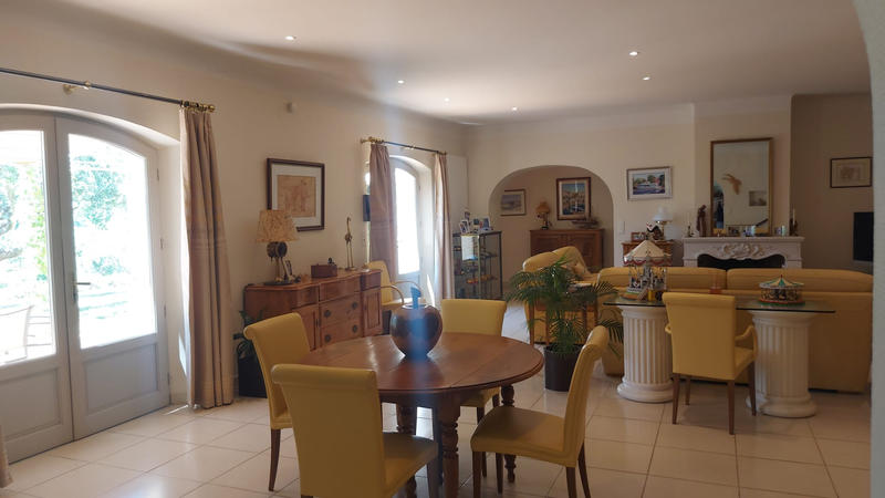 Villa - 285 m² - 6 pièces