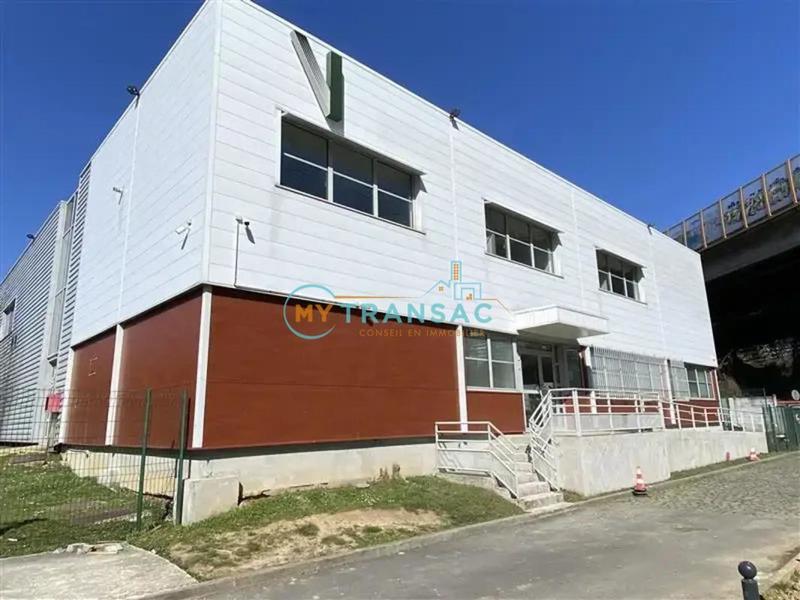 Local d'activité / Entrepôt - 1 375 m²