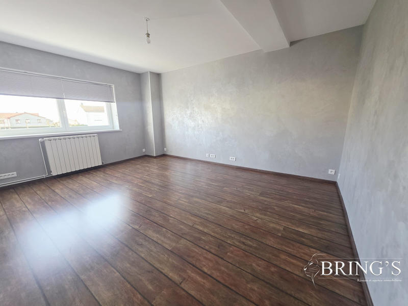 Maison - 221 m² - 8 pièces