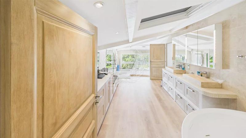 Viager - Maison - 307 m² - 6 pièces