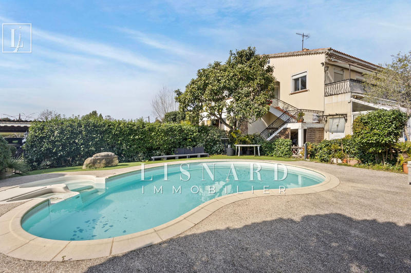 Maison - 262 m² - 10 pièces