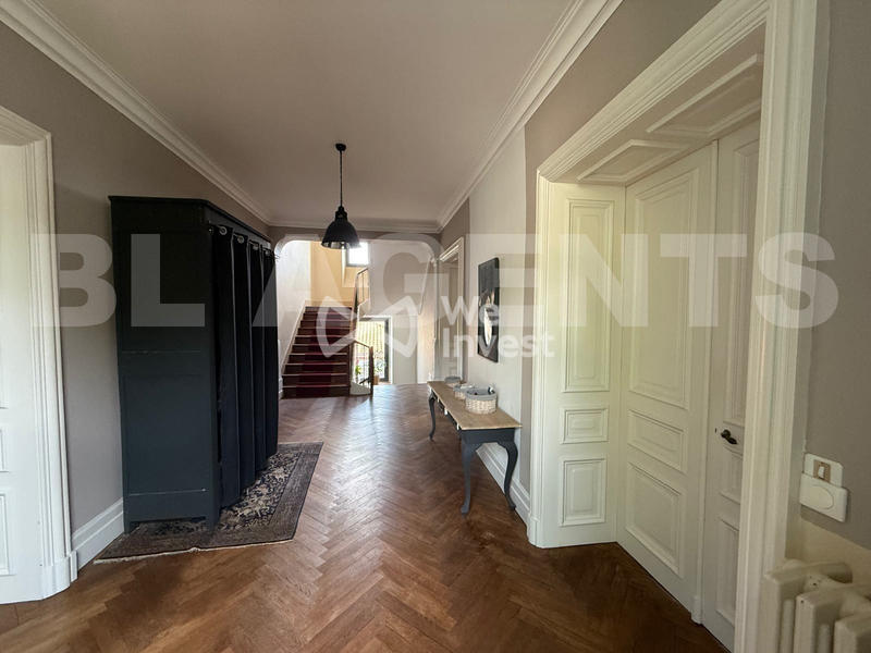 Maison - 390 m² - 5 pièces