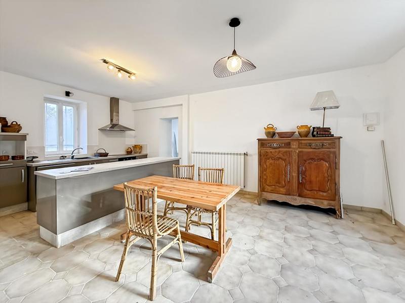 Maison - 200 m² - 6 pièces