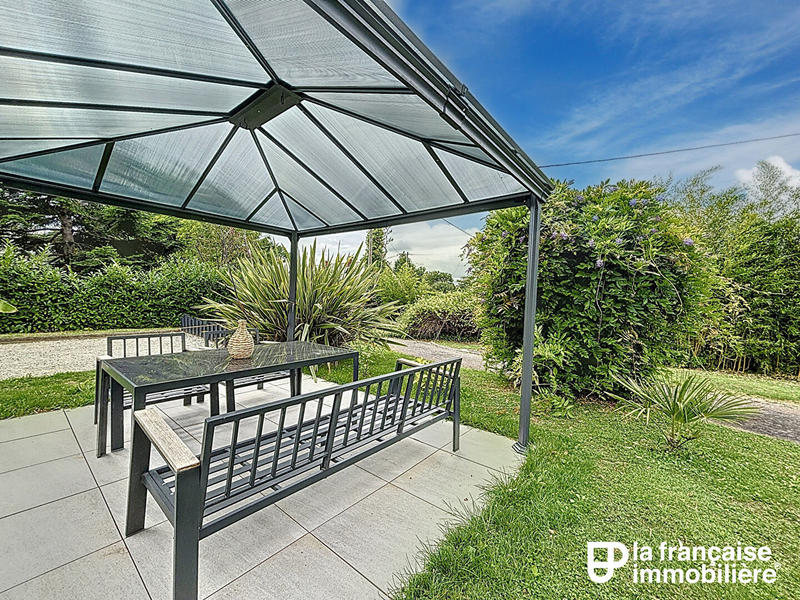 Maison - 230 m² - 8 pièces