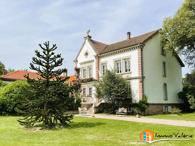 Maison - 761 m² - 16 pièces