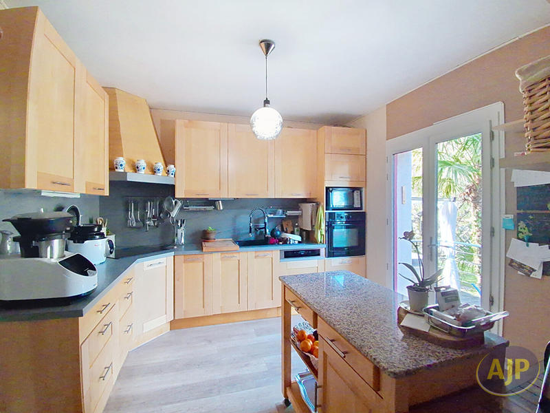 Maison - 152 m² - 8 pièces