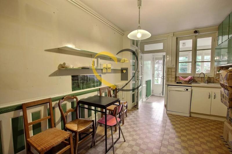 Maison - 268 m² - 11 pièces