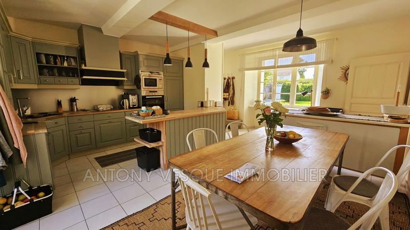 Maison - 198 m² - 10 pièces