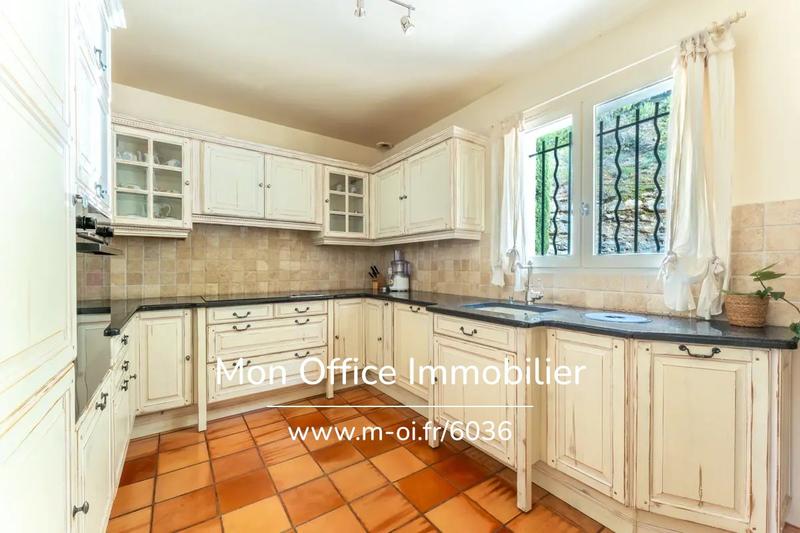 Maison - 185 m² - 7 pièces