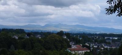 Maison - 1 500 m² - 40 pièces