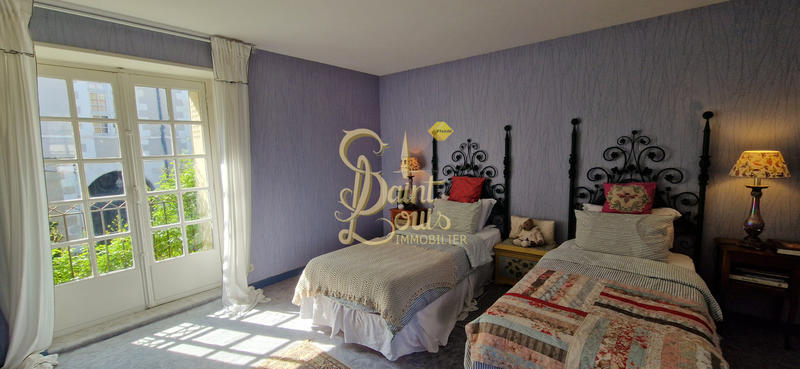 Maison - 208 m² - 7 pièces