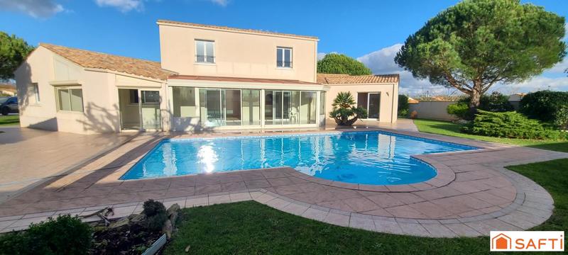 Maison - 260 m² - 7 pièces