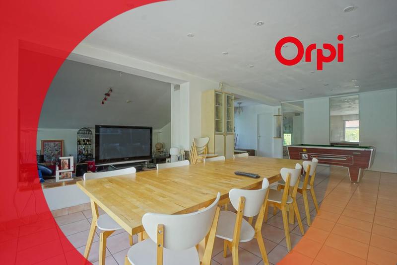 Maison - 220 m² - 6 pièces