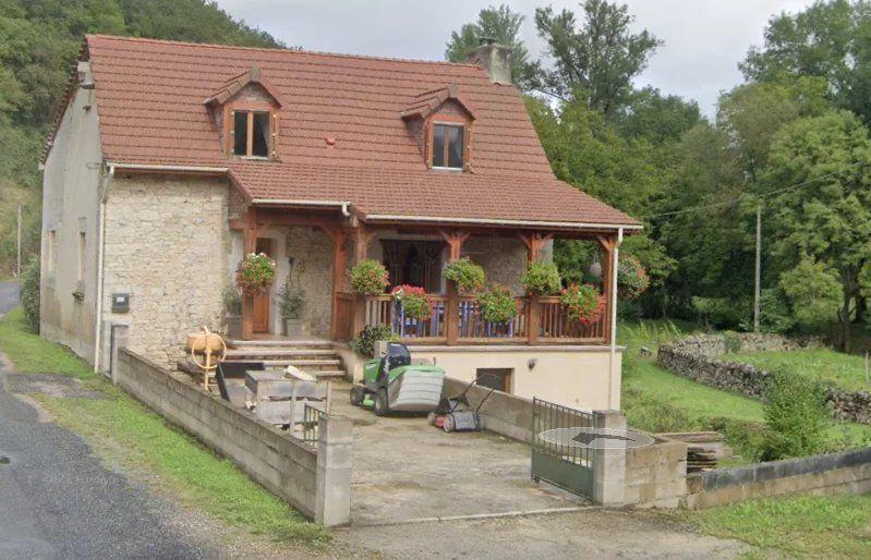 Maison - 256 m² - 4 pièces