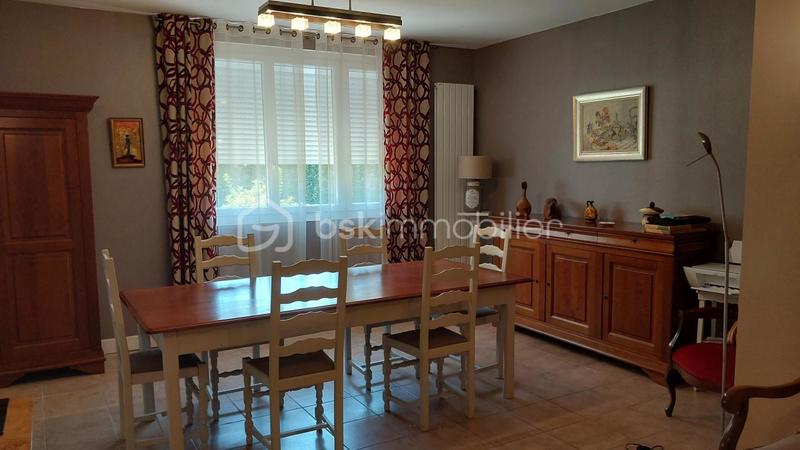 Maison - 235 m² - 8 pièces