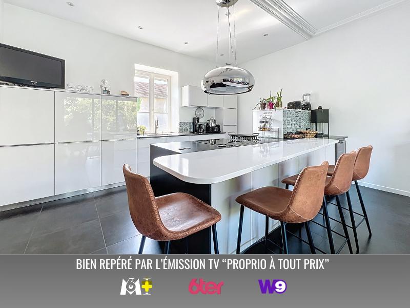 Maison - 330 m² - 8 pièces