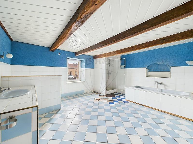 Maison - 180 m² - 8 pièces