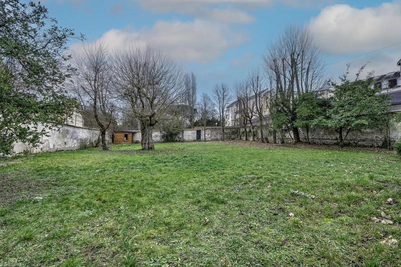 Maison - 220 m² - 9 pièces