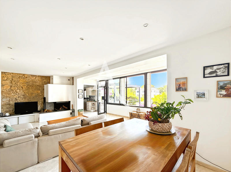 Maison - 201 m² - 5 pièces