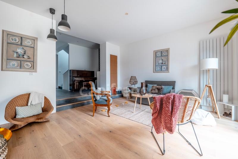 Maison - 210 m² - 9 pièces