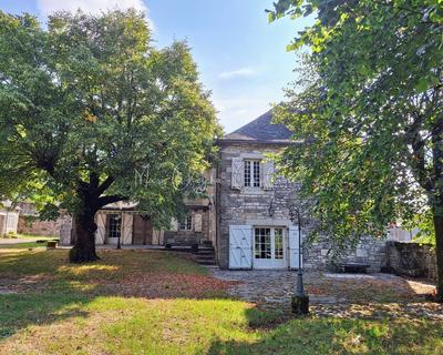 Maison - 222 m² - 8 pièces