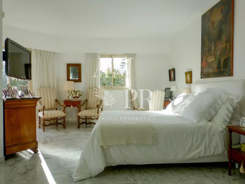 Villa - 220 m² - 8 pièces