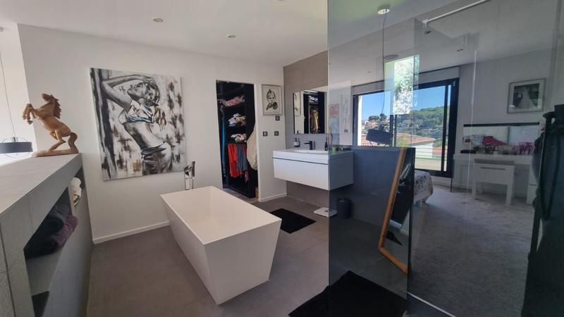 Maison - 239 m² - 4 pièces