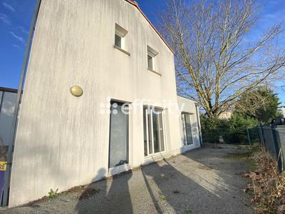 Maison - 81 m² - 4 pièces