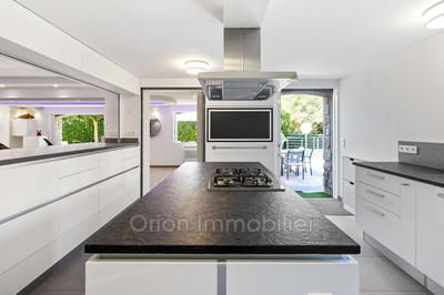 Maison - 215 m² - 6 pièces