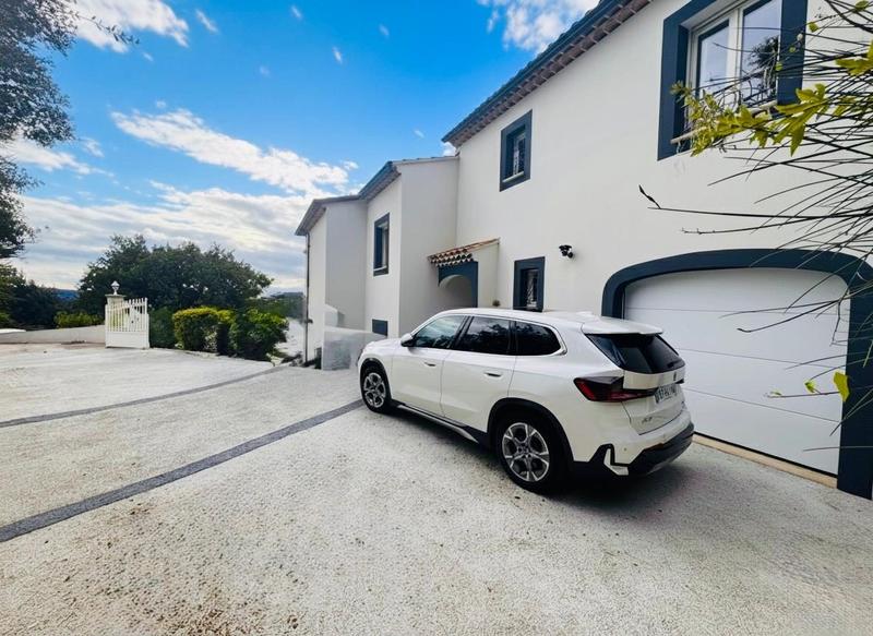 Maison - 203 m² - 6 pièces