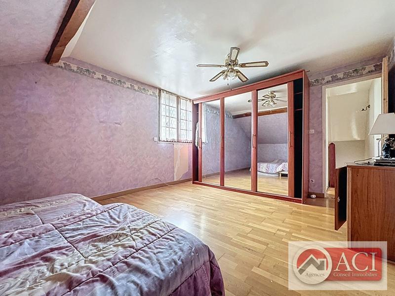 Maison - 4 800 m² - 6 pièces