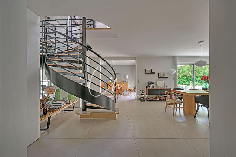 Maison - 218 m² - 7 pièces