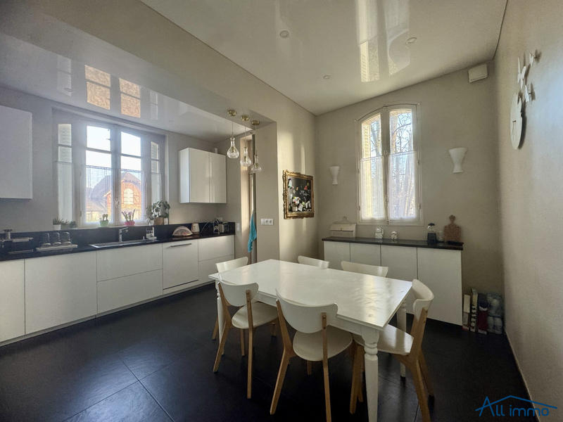 Maison - 280 m² - 7 pièces