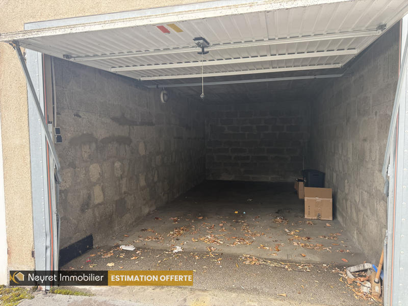 Parking / Garage - 12 m²