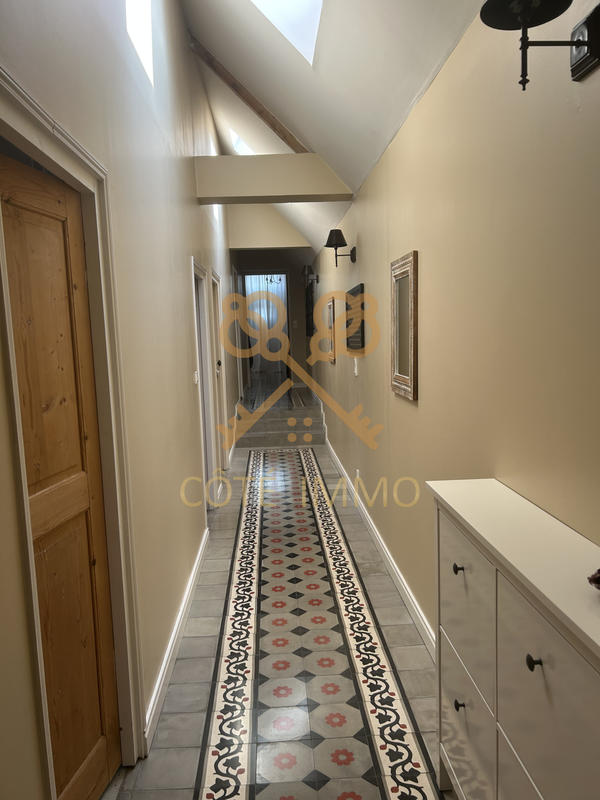 Maison - 236 m² - 8 pièces